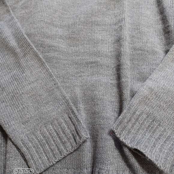 Christmas Sweater XLARGE with Santa ๐
on front Great Condition - Picture 6 of 6